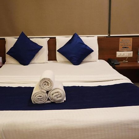 Hotel Satyug Ujjain Exteriör bild