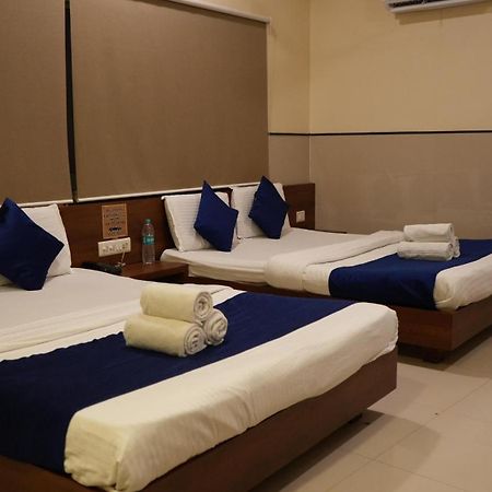 Hotel Satyug Ujjain Exteriör bild