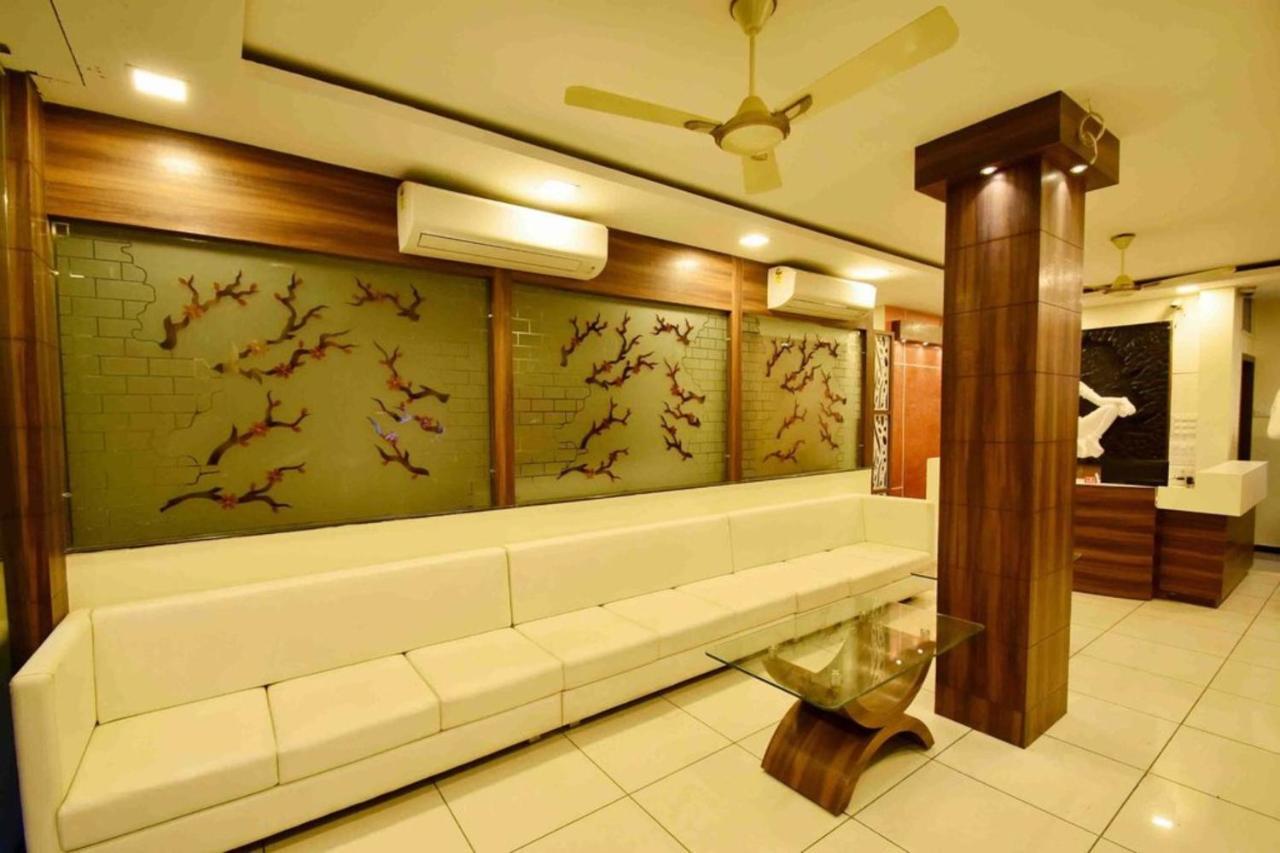 Hotel Satyug Ujjain Exteriör bild