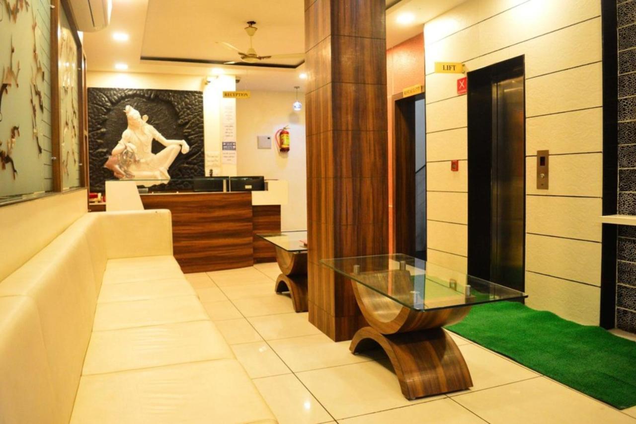 Hotel Satyug Ujjain Exteriör bild