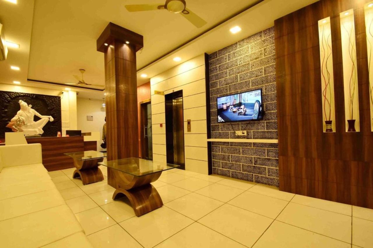 Hotel Satyug Ujjain Exteriör bild