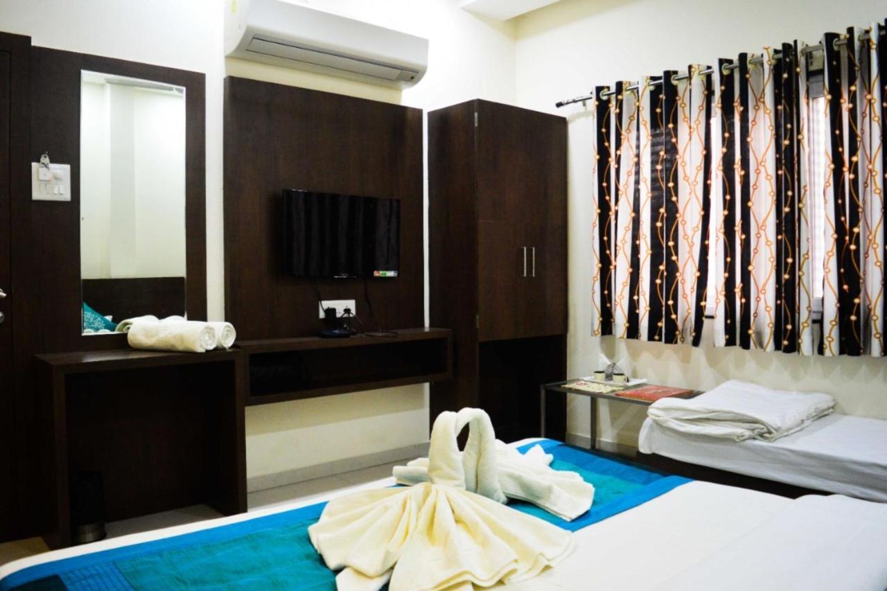 Hotel Satyug Ujjain Exteriör bild