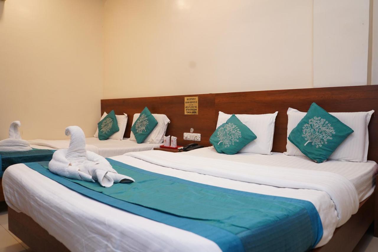 Hotel Satyug Ujjain Exteriör bild