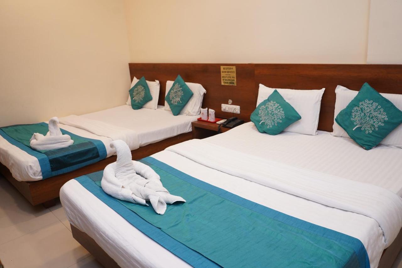 Hotel Satyug Ujjain Exteriör bild