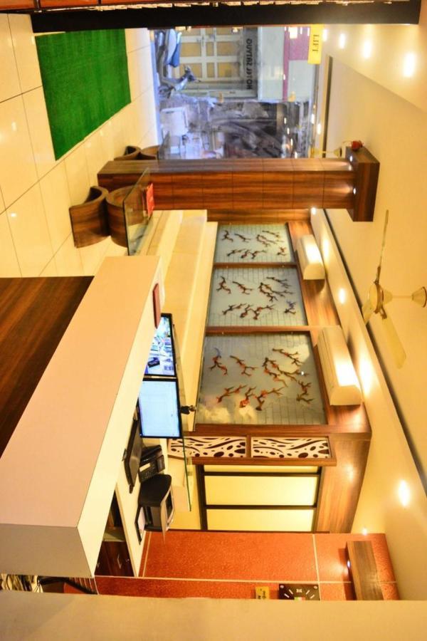 Hotel Satyug Ujjain Exteriör bild