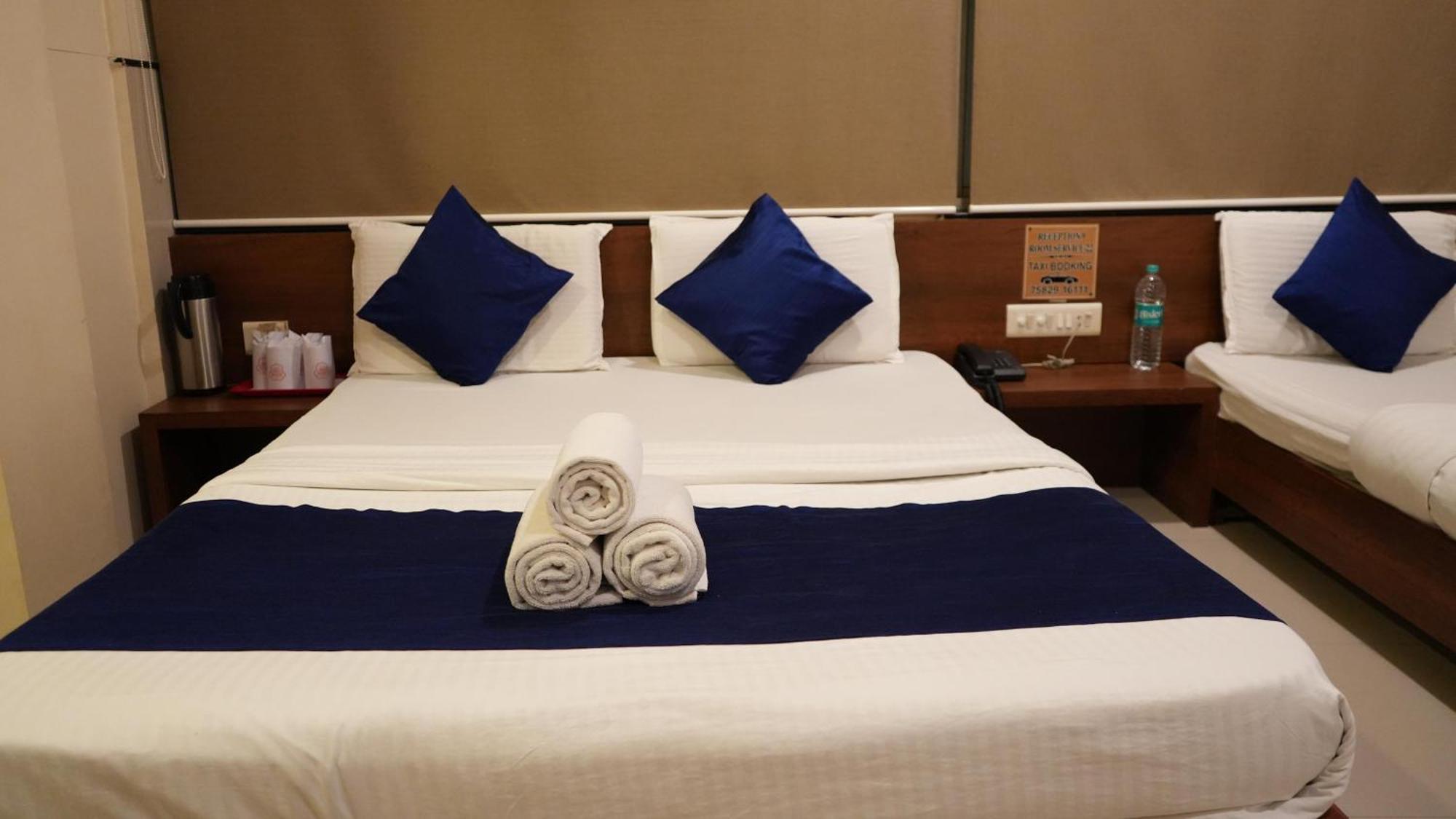 Hotel Satyug Ujjain Exteriör bild