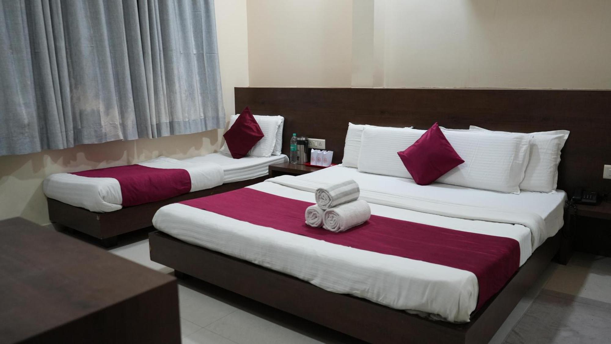 Hotel Satyug Ujjain Exteriör bild