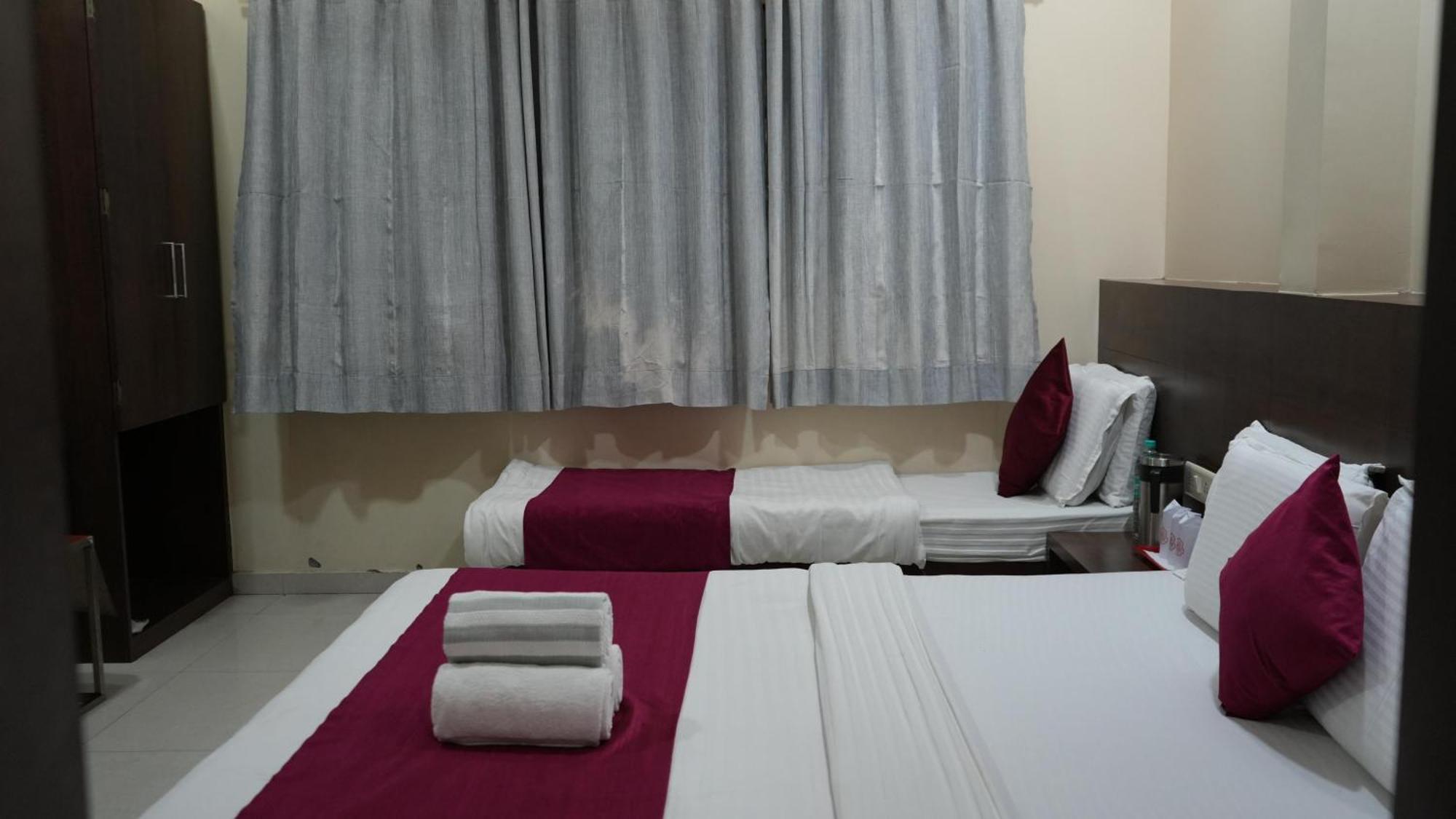 Hotel Satyug Ujjain Exteriör bild