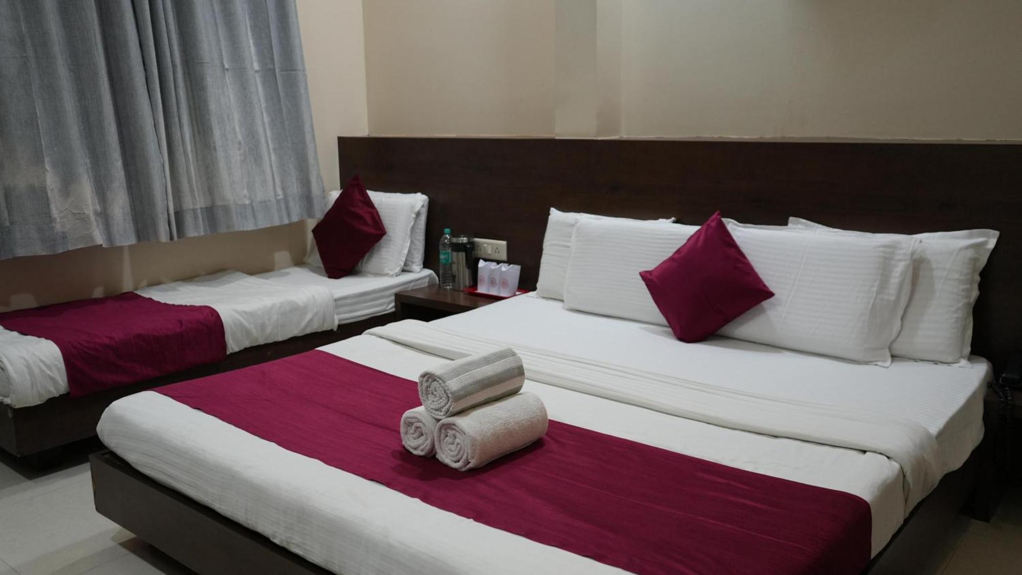 Hotel Satyug Ujjain Exteriör bild