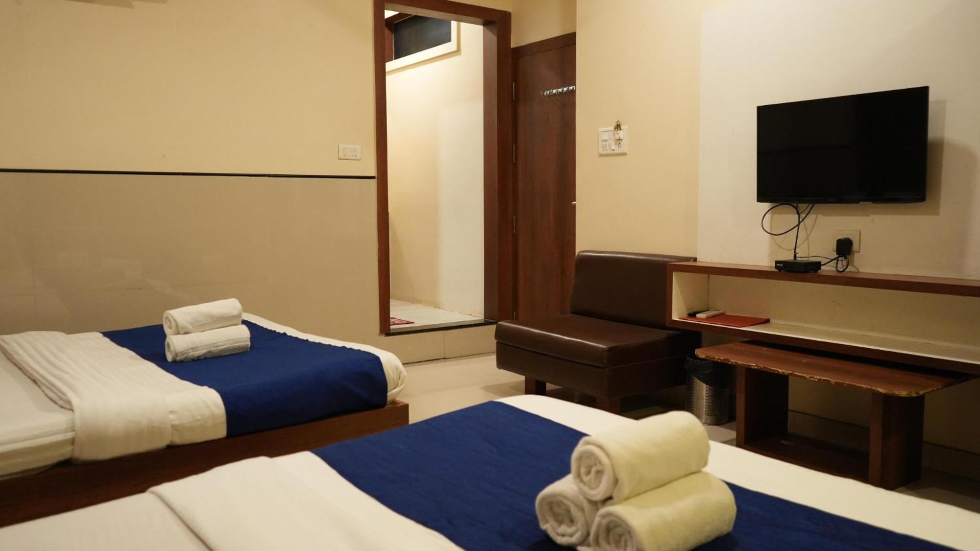 Hotel Satyug Ujjain Exteriör bild