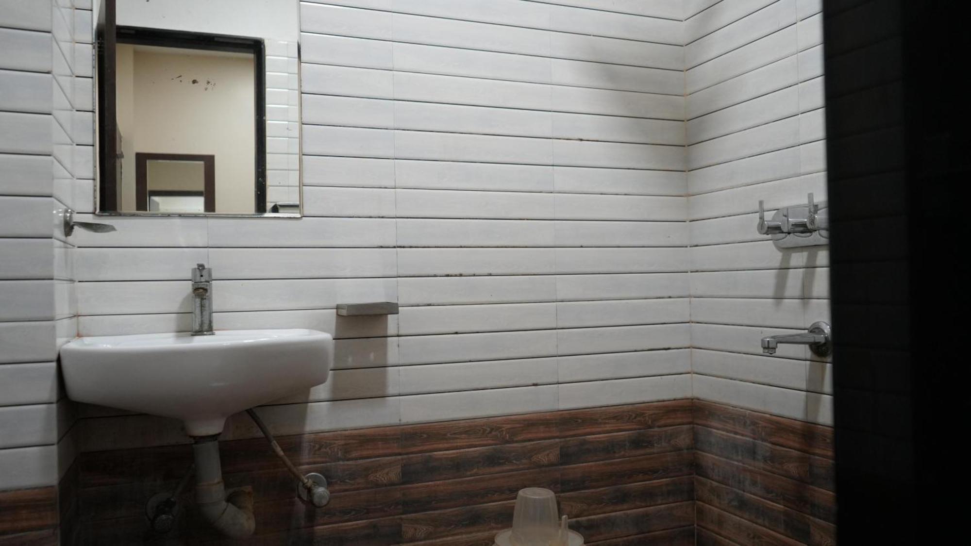 Hotel Satyug Ujjain Exteriör bild